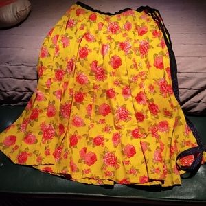 SOLD- Mexician floral skirt